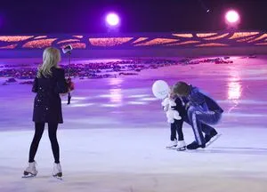 Evgeni Plushenko and Yana Rudkovskaya with son (Snow King show).jpg