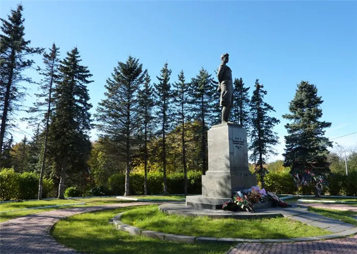 Памятник Зое Космодемьянской на Минском шоссе