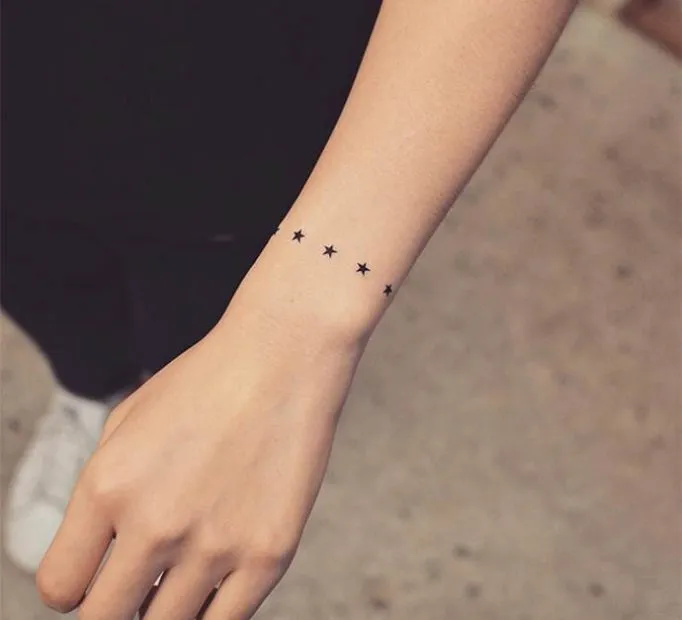 tattoo-on-a-hand-for-girls-yj4w35