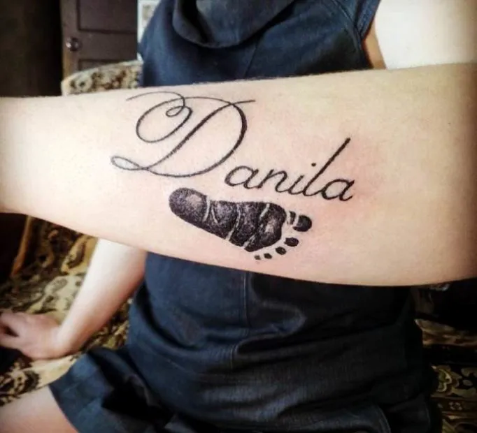 tattoo-on-a-hand-for-girls-jydw3y4