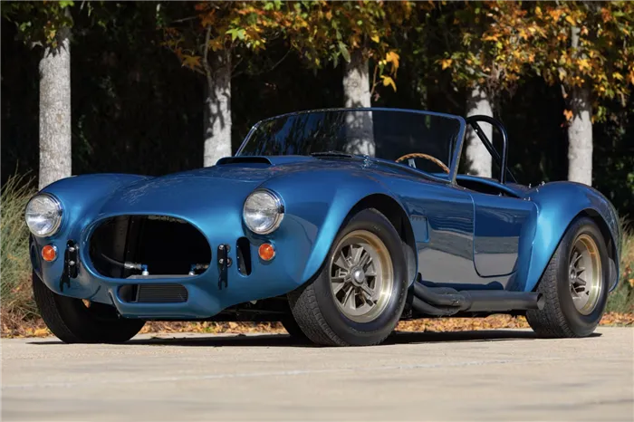 Shelby 427 Competition Cobra 1965 года — одна из 23 машин, построенных под руководством легендарного американского гонщика Кэрролла Шелби. Источник: mecum.com