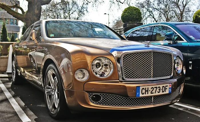 Золотистый цвет bentley mulsanne не оставит никого равнодушным