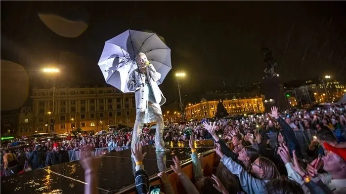 Фото с выступления Клавы Коки во Владивостоке