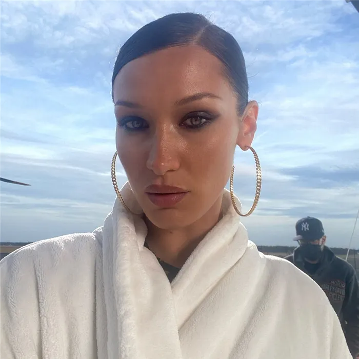 bellahadid_277081926_1352908635184119_8958006390473349808_n.jpg